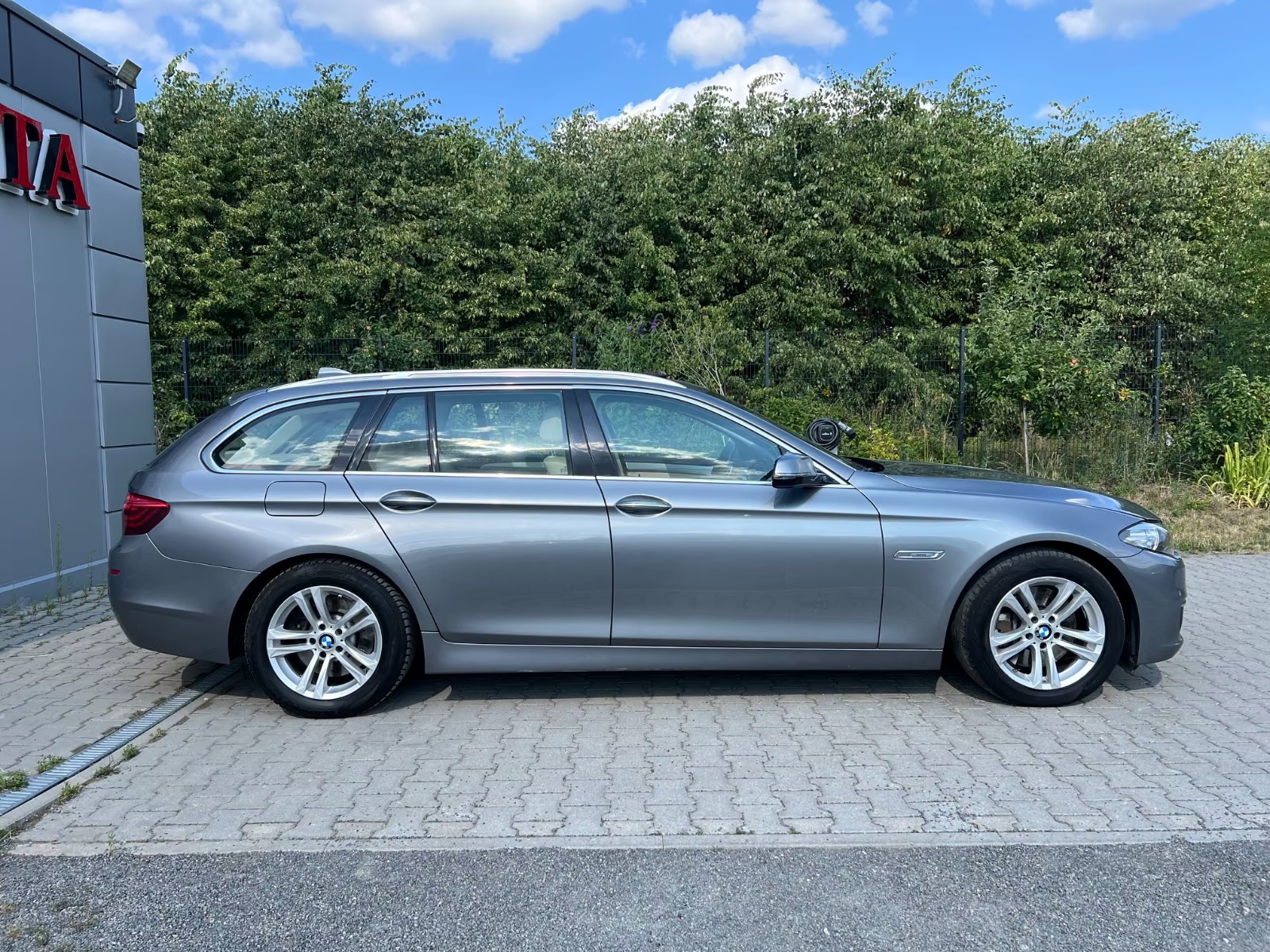 BMW 530d xDrive Touring Ansicht 5